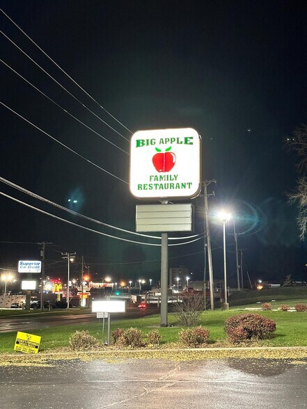 More Photos Of 1427 W Galena Ave, Freeport Freestanding For Sale