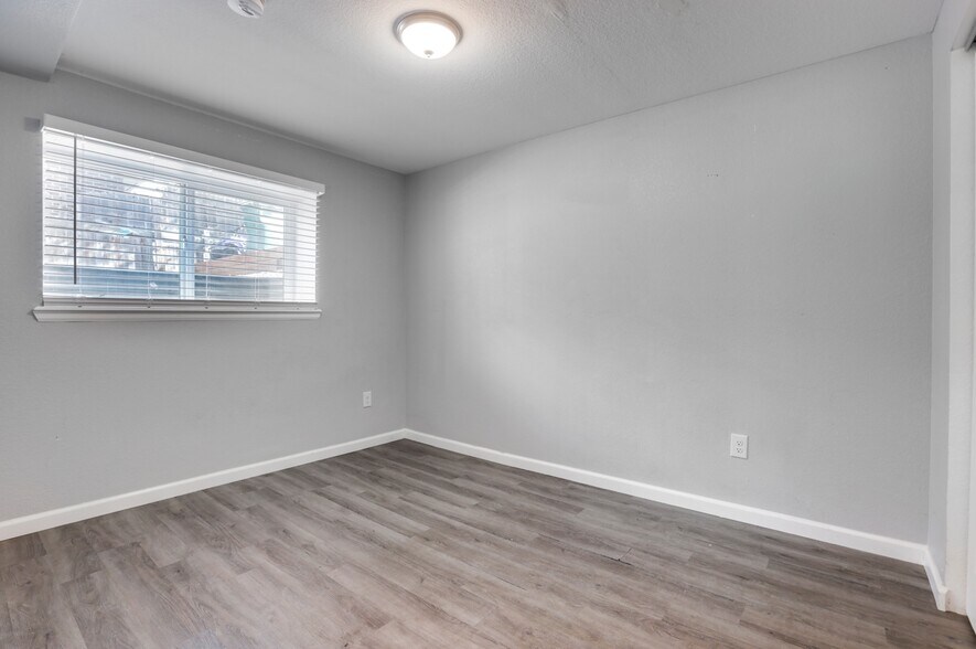 More Photos Of 446-452 S Depew St, Lakewood Apartments For Sale