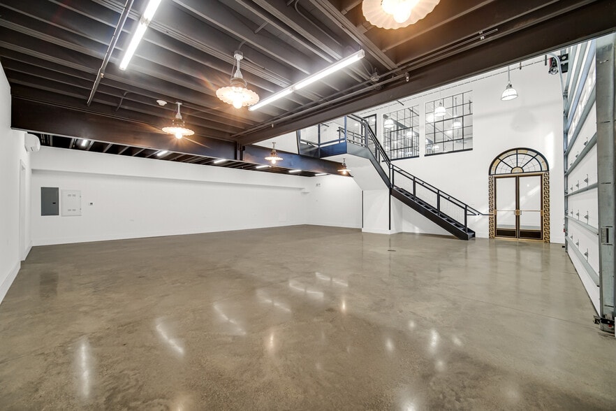 More Photos Of 2244 Ferry Rd, Naperville Flex For Sale