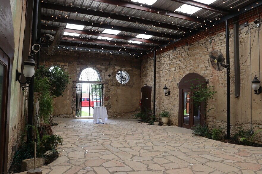 More Photos Of , Comanche General Retail For Sale