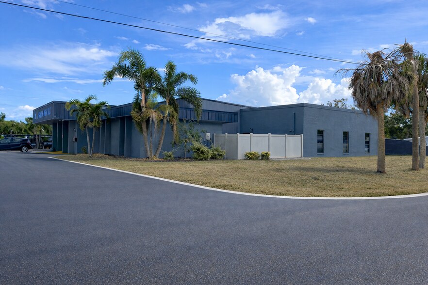 More Photos Of 25115 Marion Ave, Punta Gorda Warehouse For Lease