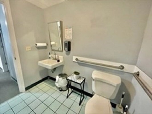 More Photos Of 132 S Main St, Acushnet Freestanding For Lease