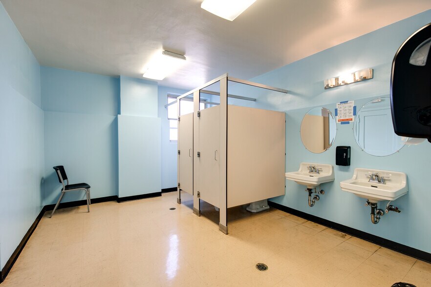 More Photos Of 1901 Westwood Ave, Richmond Warehouse For Sale