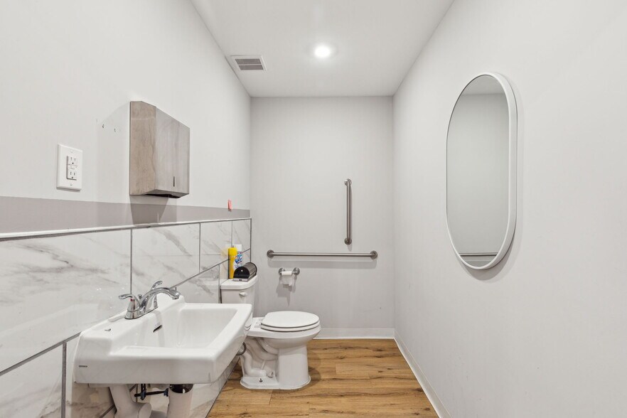 More Photos Of 6713 Ogontz Ave, Philadelphia Office For Sale