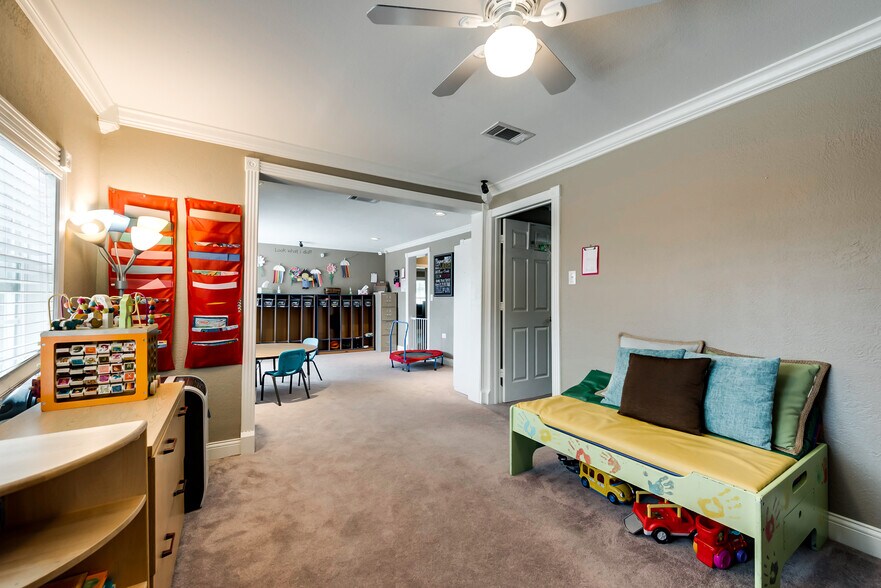 More Photos Of 911 N Goliad St, Rockwall Office For Sale