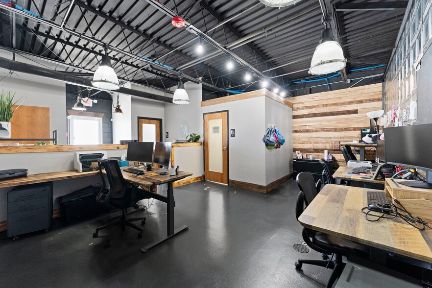 More Photos Of 823 Chadwick St, Indianapolis Storefront Retail Office For Sale