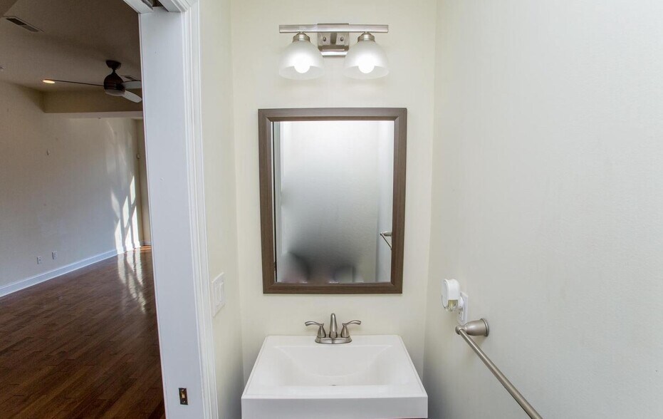 More Photos Of 1860 Frankford Ave, Philadelphia Storefront Retail Residential For Sale