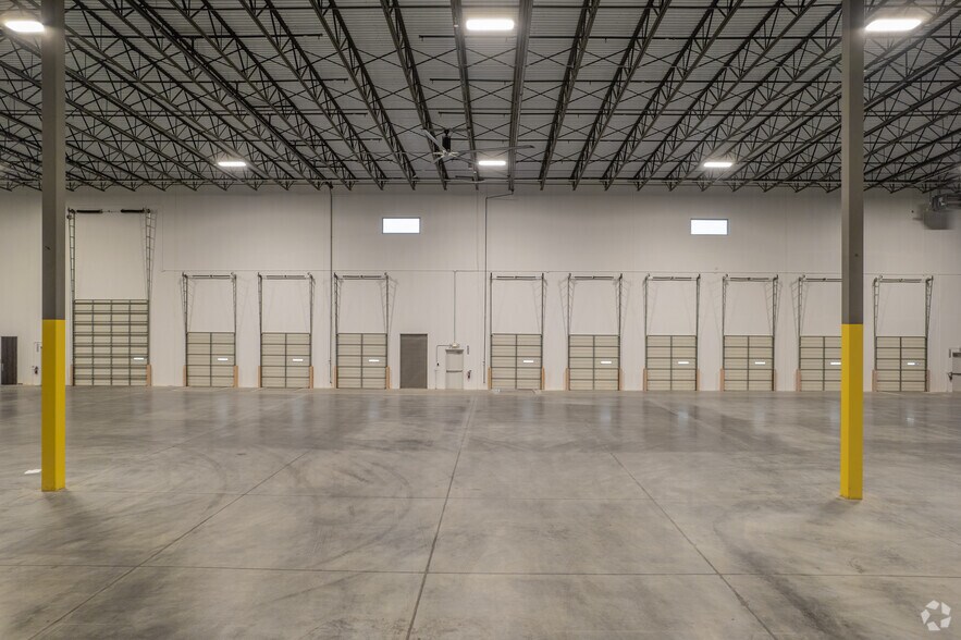 More Photos Of 2062 Woods Road, Brookshire Warehouse For Lease