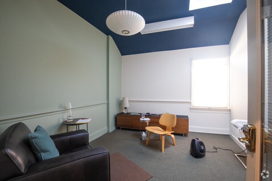 More Photos Of 3 Harbor Rd, Cold Spring Harbor Office For Lease