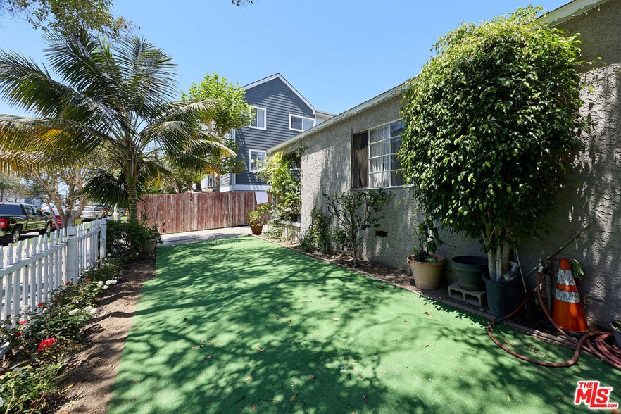 More Photos Of 12029 Washington Pl, Los Angeles Multifamily For Sale