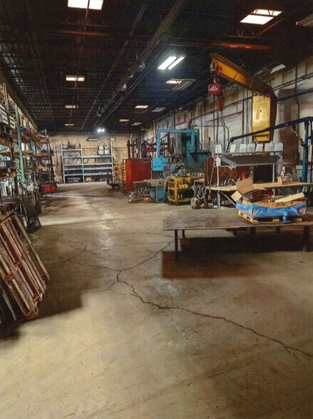 More Photos Of 103 N 12 St, Gladstone Warehouse For Sale