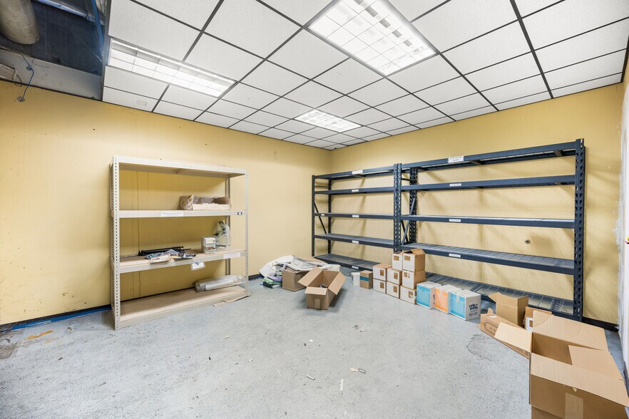 More Photos Of 2525 W Woodland Dr, Anaheim Light Distribution For Lease