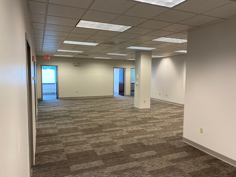 More Photos Of 400 Essjay Rd, Williamsville Office For Lease