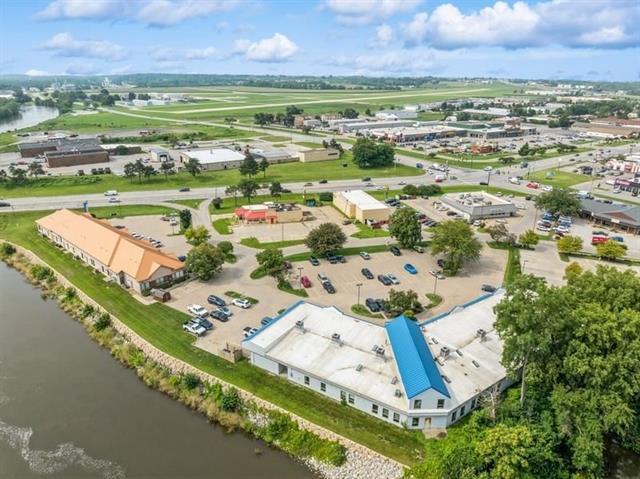 More Photos Of 24 Sturgis Corner Dr, Iowa City Storefront Retail Office For Sale