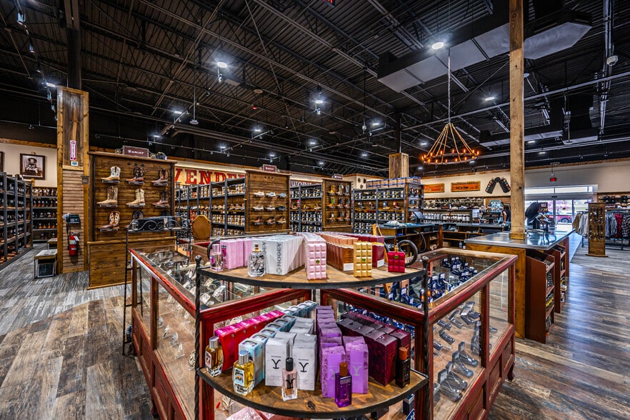 More Photos Of 4901 N Kickapoo Ave, Shawnee General Retail For Sale