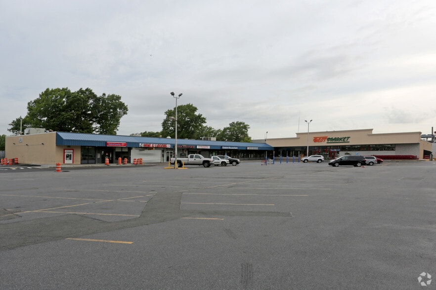 Primary Photo Of 19-30-19-50 37th St, Astoria General Retail For Lease