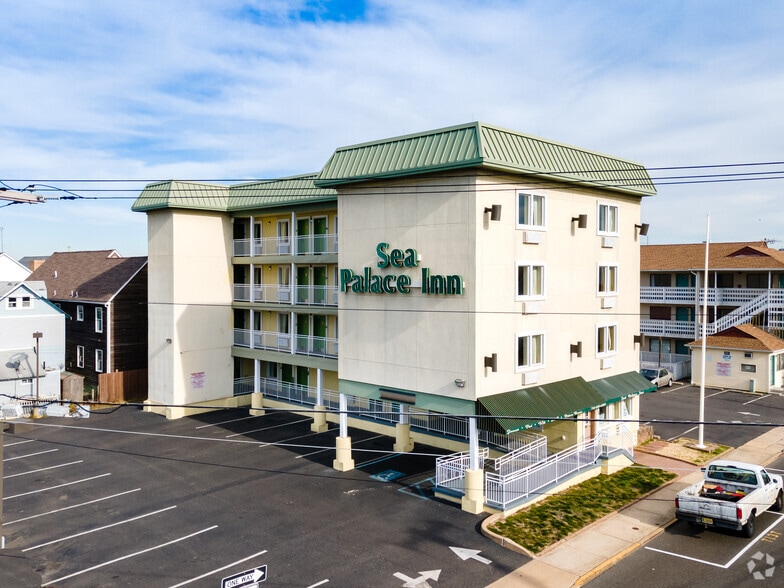 Primary Photo Of 136 Sumner Ave, Seaside Heights Hotel For Sale
