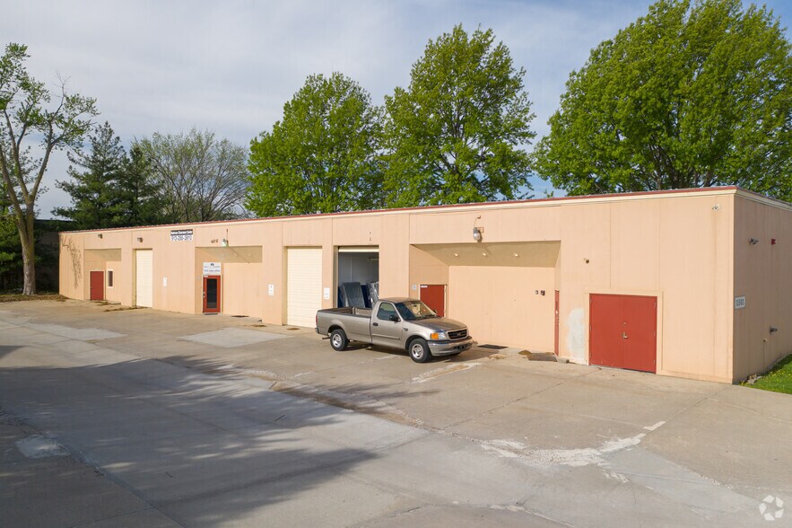 More Photos Of 11503 Strang Line Rd, Olathe Warehouse For Lease