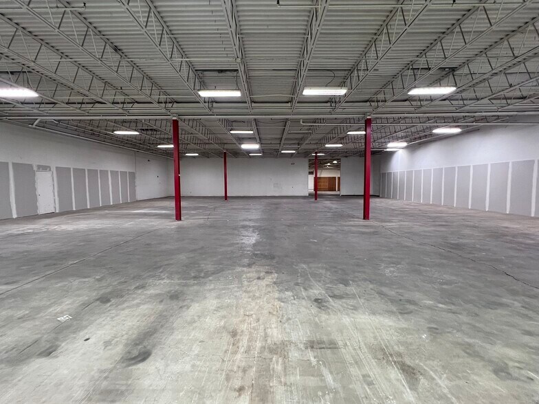 More Photos Of 102 Fairview Park Dr, Elmsford Warehouse For Lease
