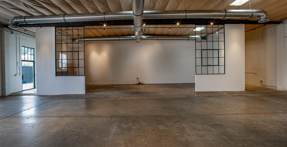 More Photos Of 3641-3645 10th Ave, Los Angeles Showroom For Lease