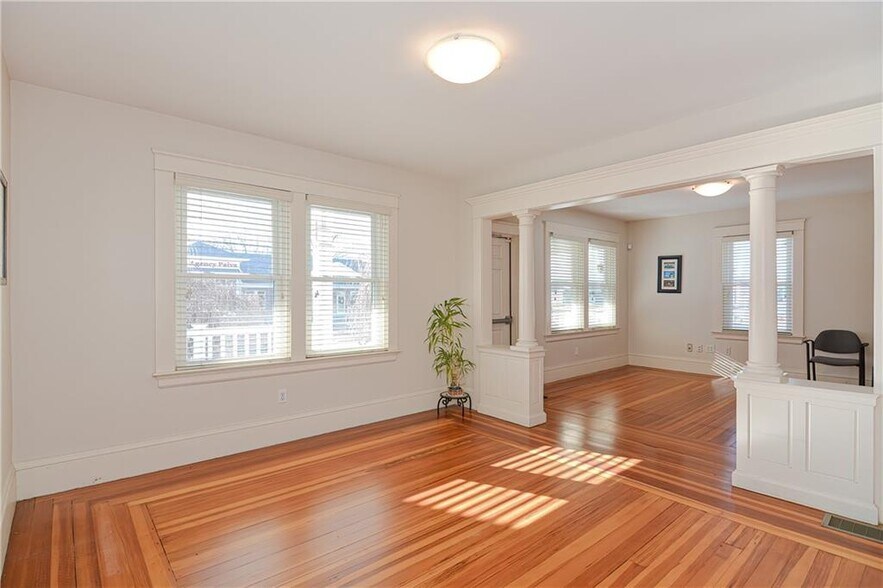 More Photos Of 468 Warren Ave, East Providence Medical For Sale