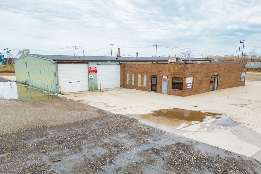 More Photos Of 3969 Wyoming St, Dearborn Truck Terminal For Lease
