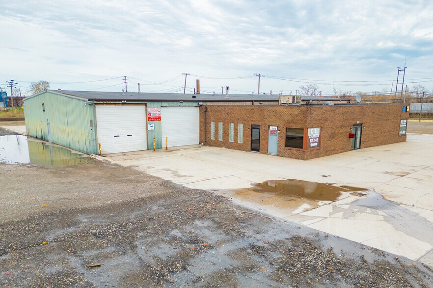 More Photos Of 3969 Wyoming St, Dearborn Truck Terminal For Lease