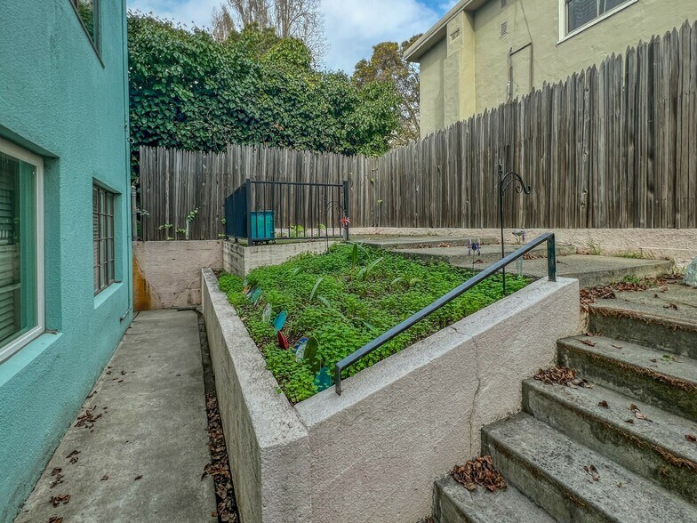 More Photos Of 1919 Curtis St, Berkeley Apartments For Sale