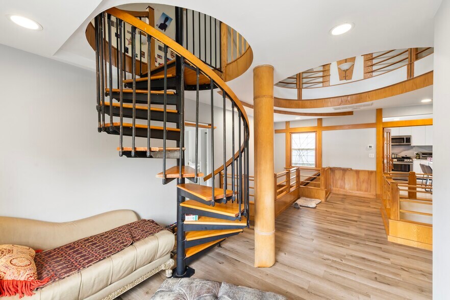 More Photos Of 61 Glenwood Rd, Englewood Office For Sale