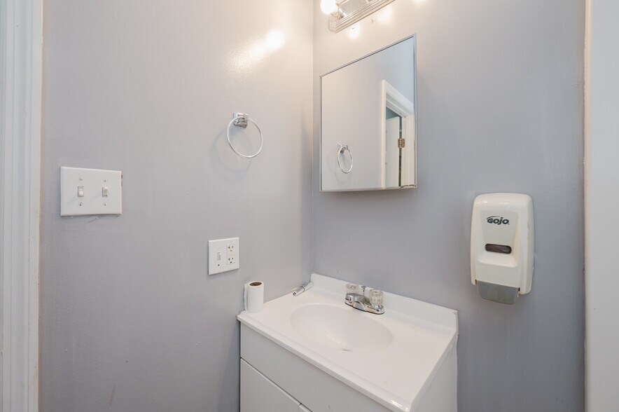 More Photos Of 2817 Bessemer Rd, Birmingham Freestanding For Sale