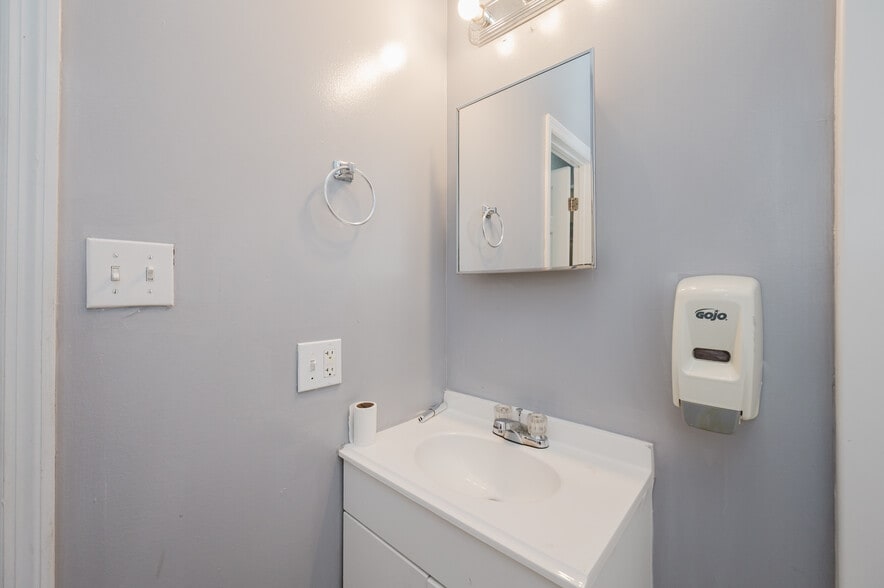 More Photos Of 2817 Bessemer Rd, Birmingham Freestanding For Sale