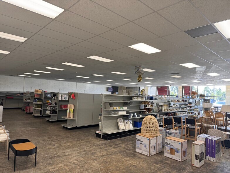 More Photos Of 508-560 S Workman Mill Rd, La Puente Unknown For Lease