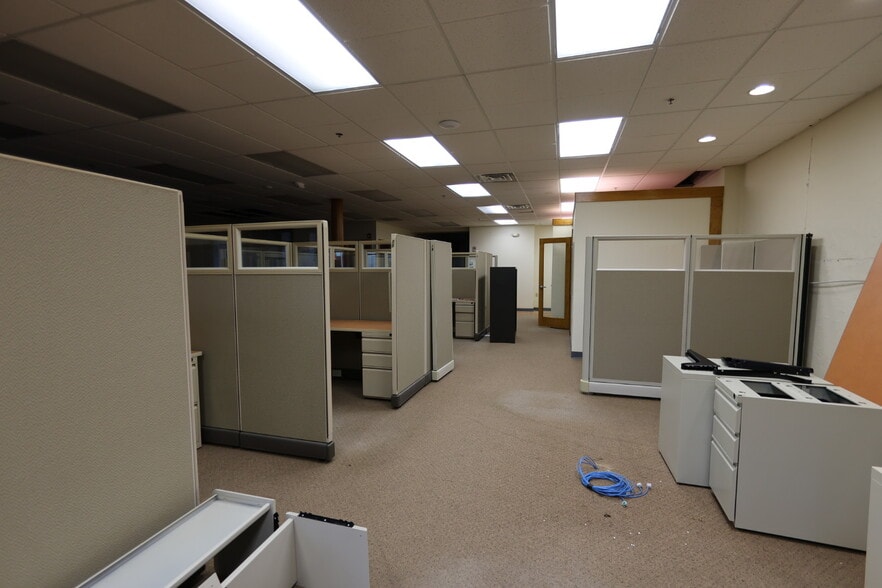 More Photos Of 913-915 Western Ave, Pittsburgh Storefront Retail Office For Lease