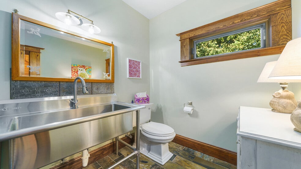More Photos Of 409 N State St, Franklin Grove Hotel For Sale