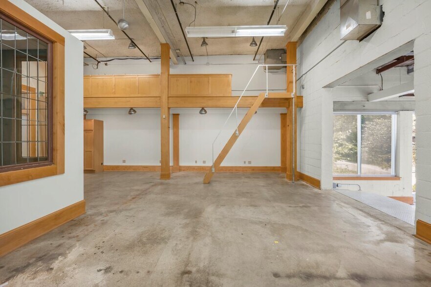 More Photos Of 2836 Lyndale Ave S, Minneapolis Office For Lease