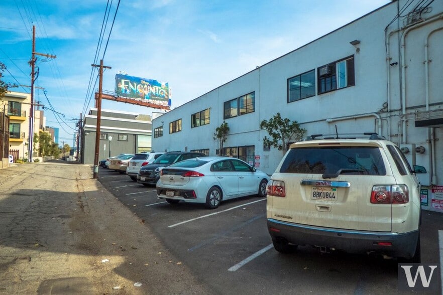 More Photos Of 10835-10841 Santa Monica Blvd, Los Angeles Office For Lease