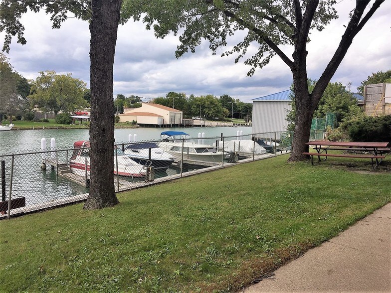 More Photos Of 805 10th Ave, Port Huron Office For Lease