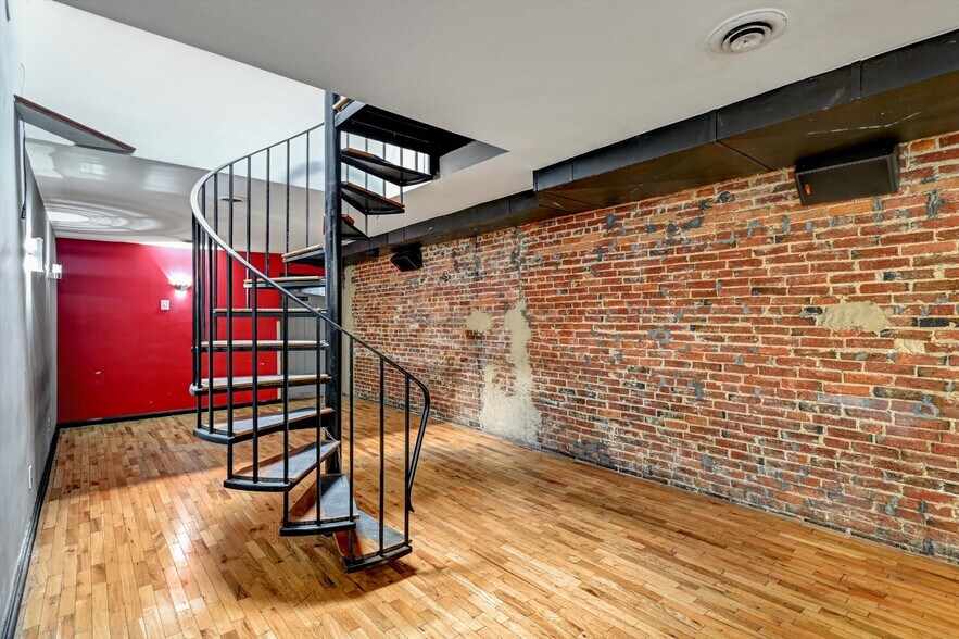 More Photos Of 15 E Centre St, Baltimore Bar For Sale