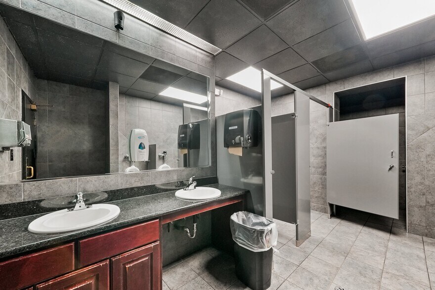 More Photos Of 5772 S Archer Ave, Chicago General Retail For Sale