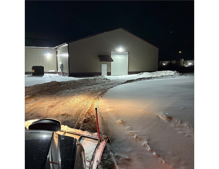 More Photos Of 252 David Pky, Ontario Warehouse For Lease