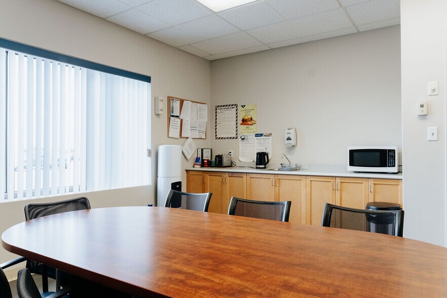 More Photos Of 105 Laurell Rd, Gander Showroom For Sale
