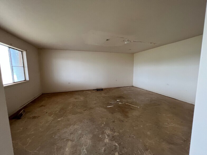 More Photos Of 2500 N Main St, Tahoka Hotel For Sale