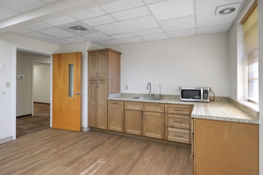 More Photos Of 6601-6535 Chester Ave, Jacksonville Continuing Care Retirement Community For Lease