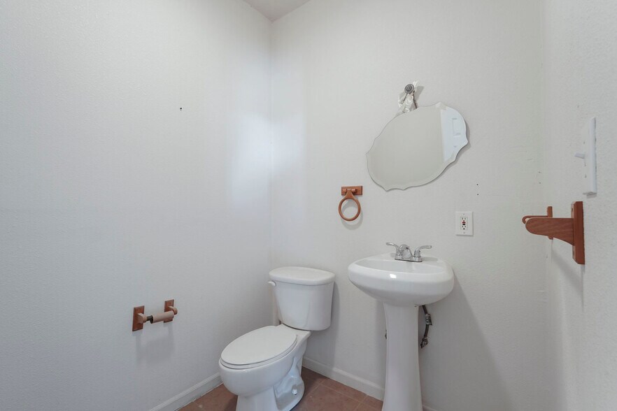 More Photos Of 2 N Main St, Lodi Storefront Retail Office For Sale