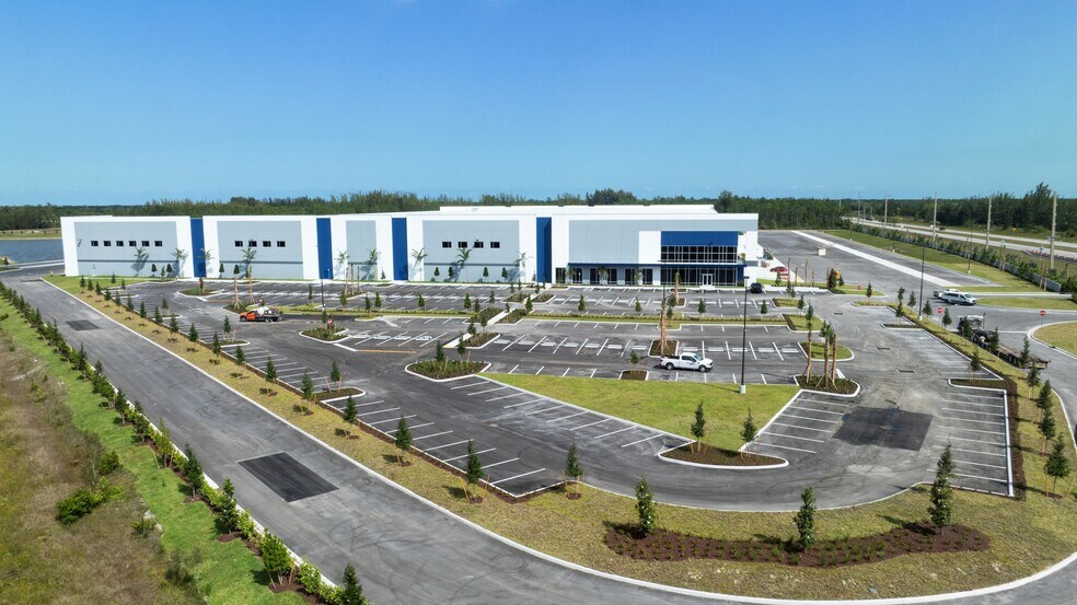 More Photos Of 15500 Venture Way, Jupiter Distribution For Lease