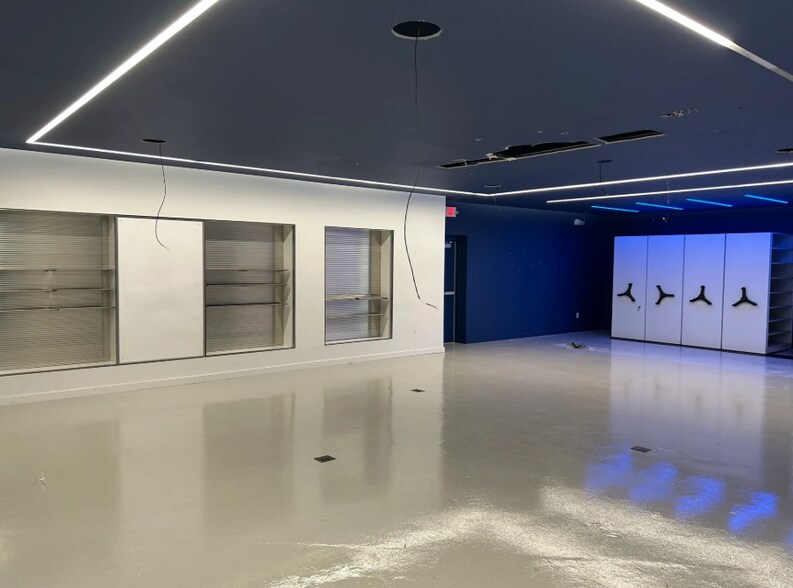 More Photos Of 450 S Glaspie St, Oxford Warehouse For Sale