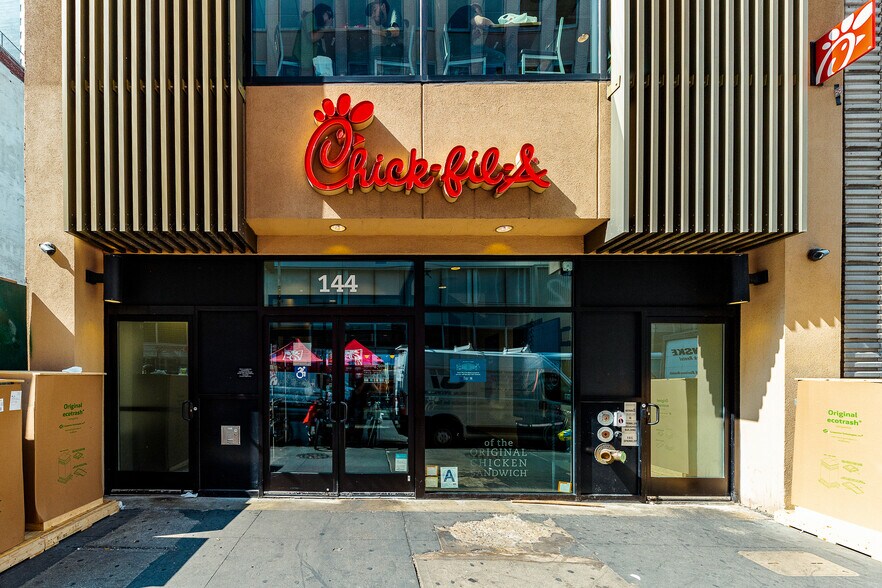 More Photos Of 144 Fulton St, New York Storefront Retail Office For Sale