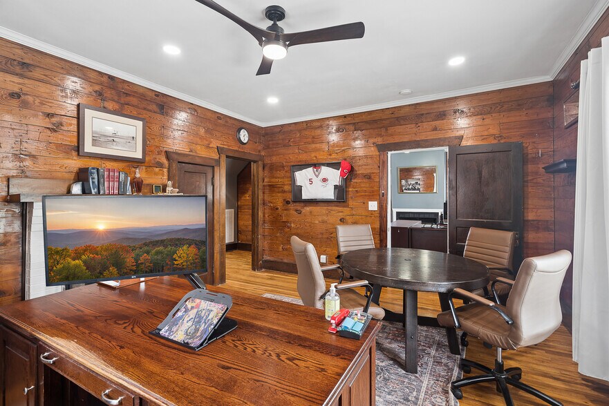 More Photos Of 207 University Ave, Lebanon Office For Sale