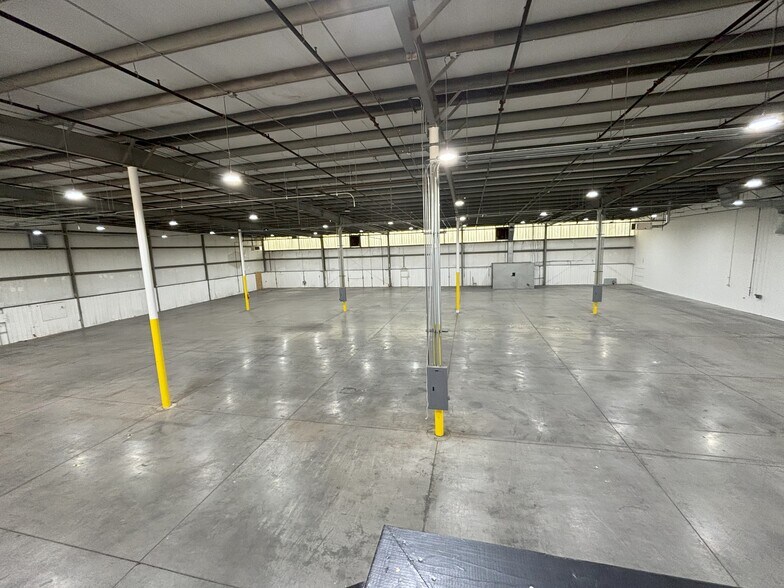 More Photos Of 104 Southeast Pky, Franklin Warehouse For Lease