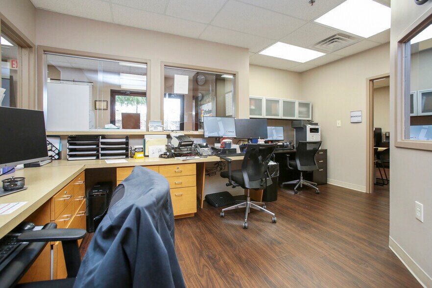 More Photos Of 12 Sammy McGhee Blvd, Jasper Office For Sale